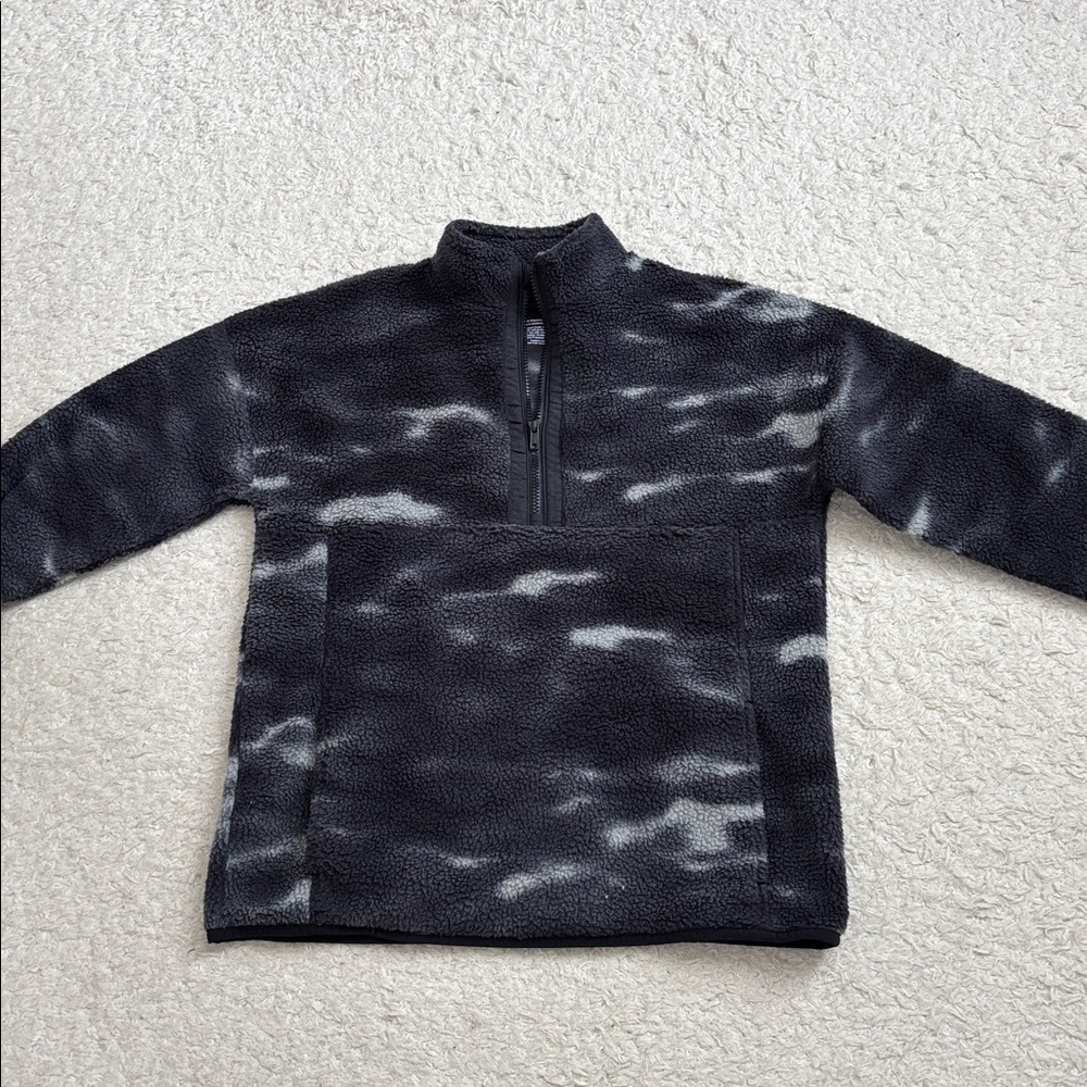 ! NWOT Boys Black and Gray Fleece Pullover